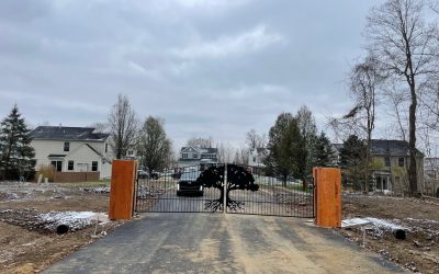 SVE-front-gates-2
